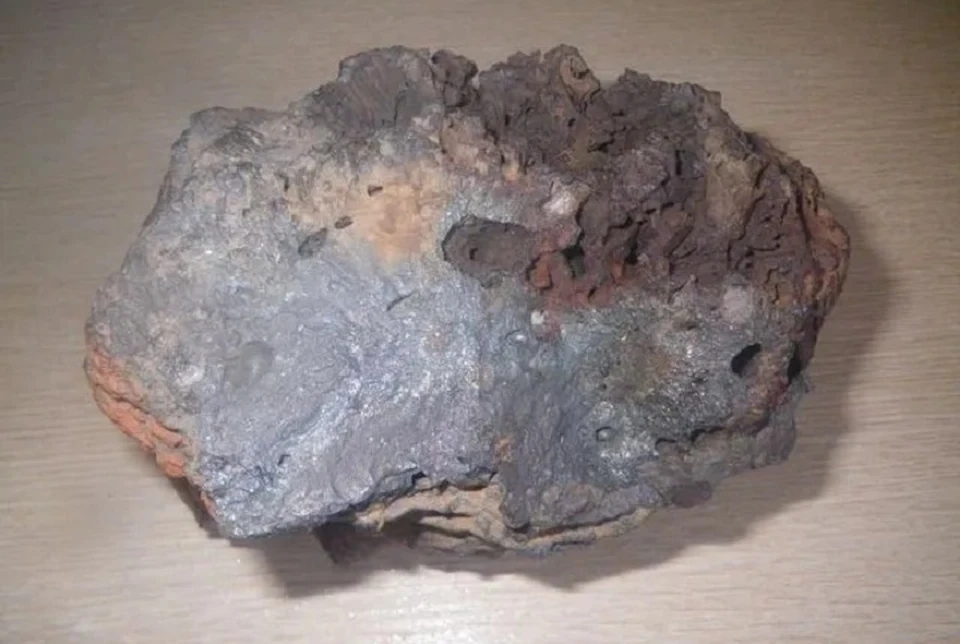 По словам продавца, метеорит упал в Самарской Луке в 2005 году