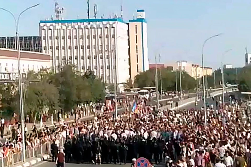 На фоне массовых демонстраций власти Узбекистана ввели режим ЧП в автономной республике Каракалпакстан
