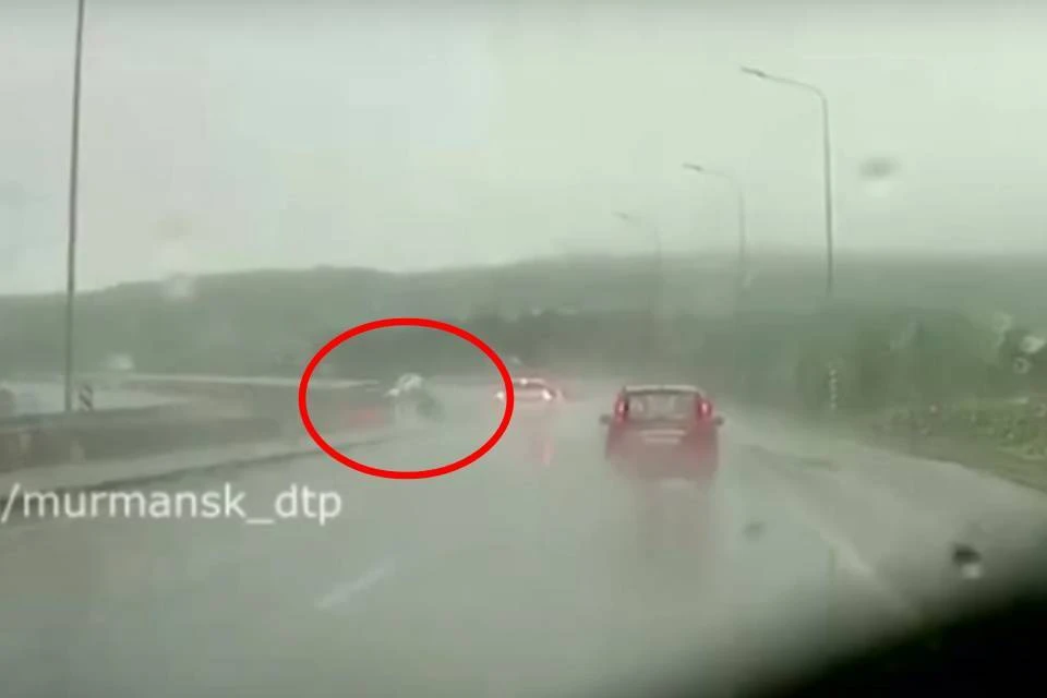 ДТП произошло на пятом километре автоподъезда к Североморску. Фото: vk.com/murmansk_dtp