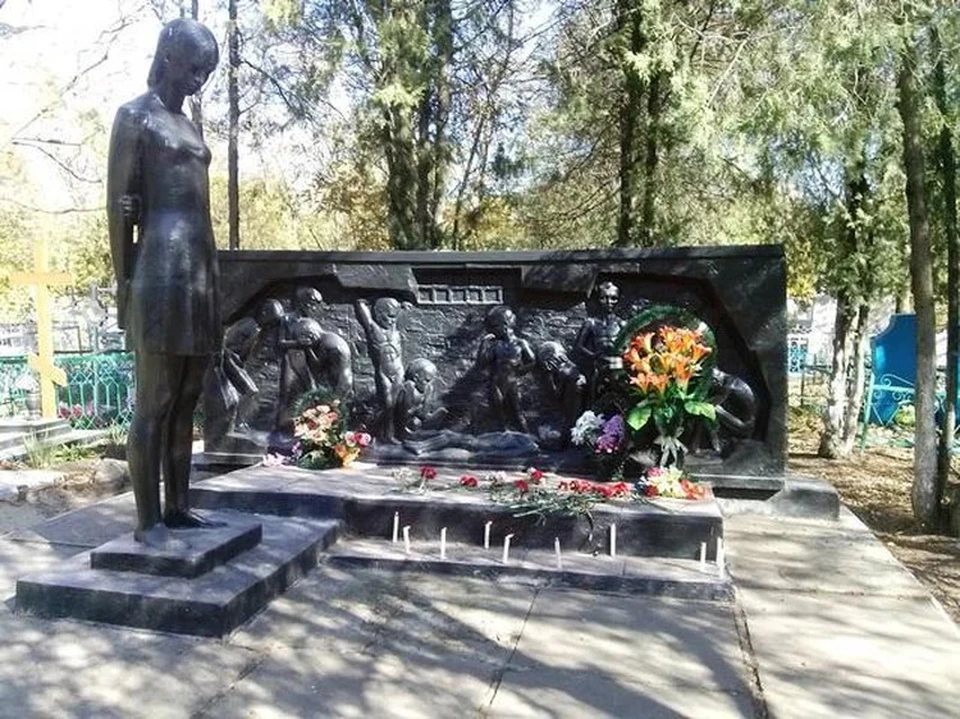 Памятник погибшим детям в Ейске.
