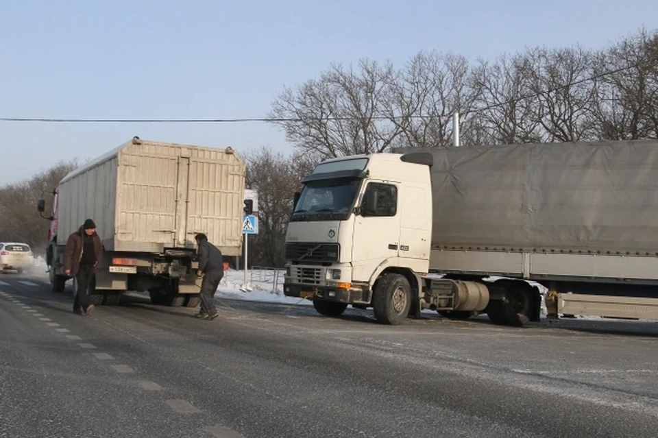 Работа дальнобойщика не всегда бывает безопасна.