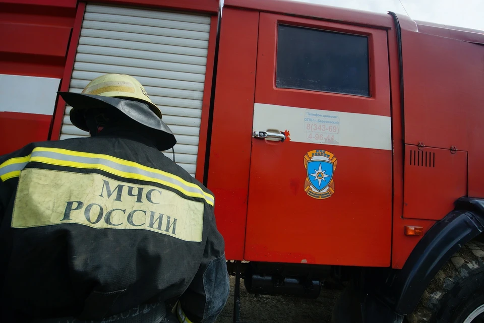 Больше часа понадобилось пожарным, чтобы локализовать огонь