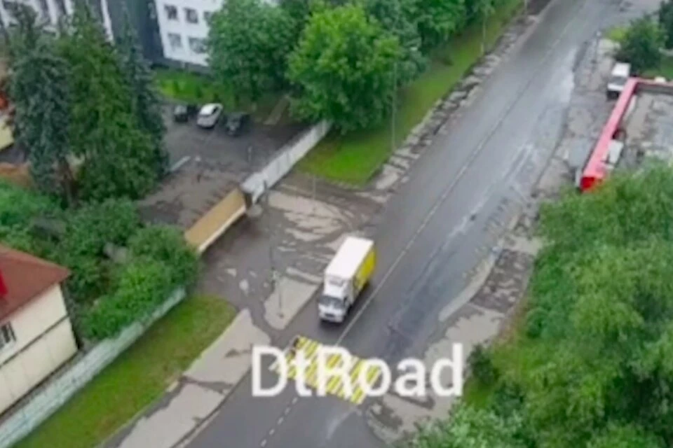 Водитель грузовика сбил велосипедиста на пешеходном переходе в Москве