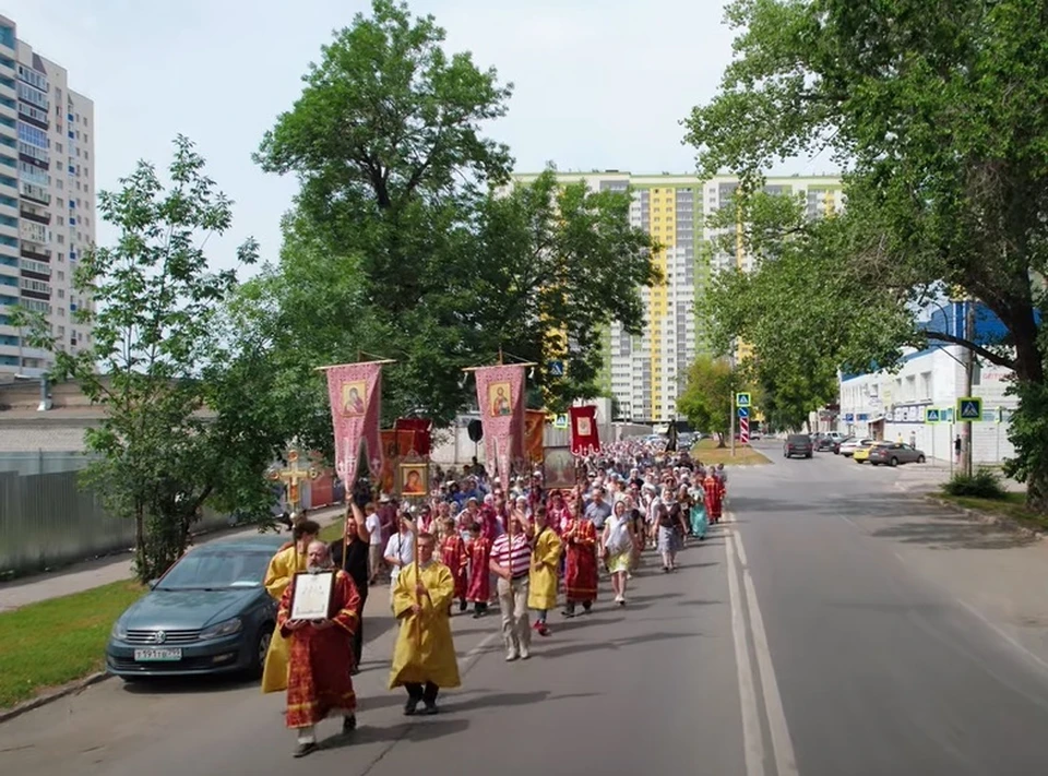 Хода самара. Крестный ход Самара. 17 Июля 2022 крестный ход Боголюбово. Крестный ход в Самаре 4 ноября 2022 года. Крестный ход Новочебоксарск 2022 год.