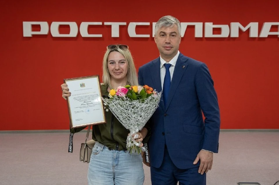 Сити-менеджер Алексей Логвиненко поздравил сотрудников "Ростсельмаша" с 93-летием завода. Фото: телеграм-канал Алексея Логвиненко.