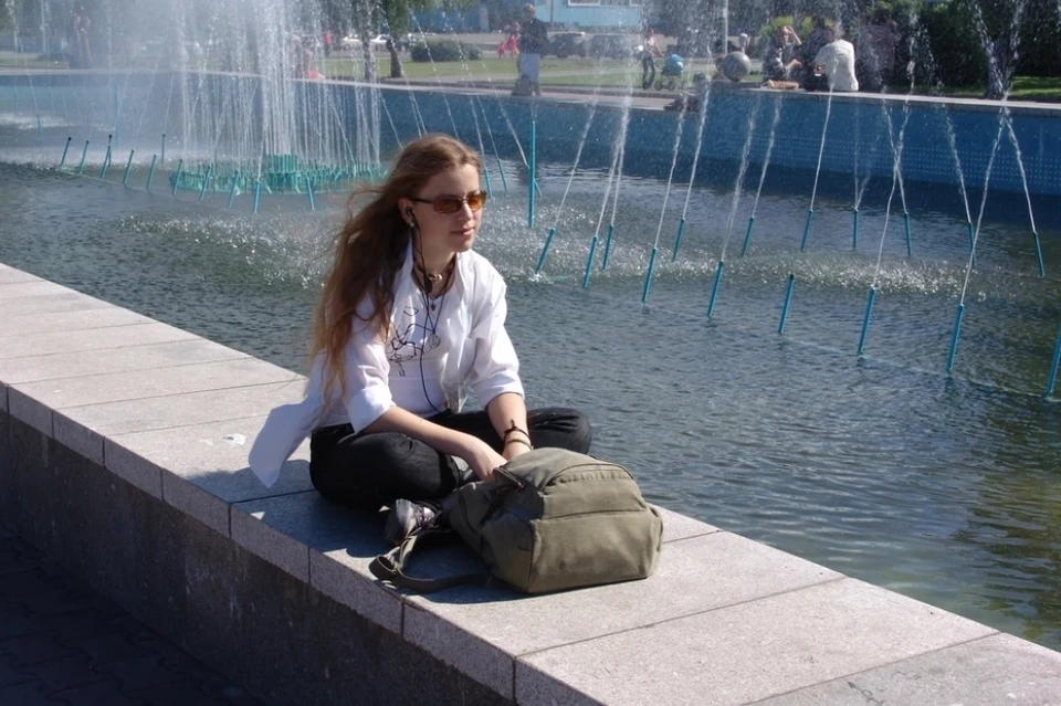Люди в Лондоне сейчас спасаются в фонтанах и ездят на пляж.