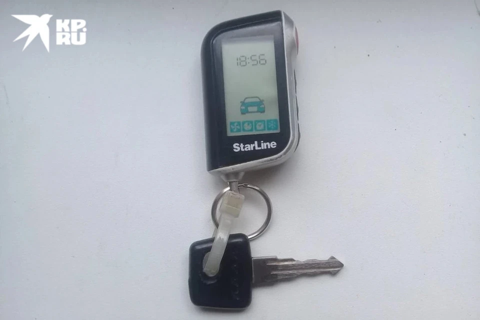 Автовладелец оставил машину незапертой и ключ зажигания спрятал внутри авто.