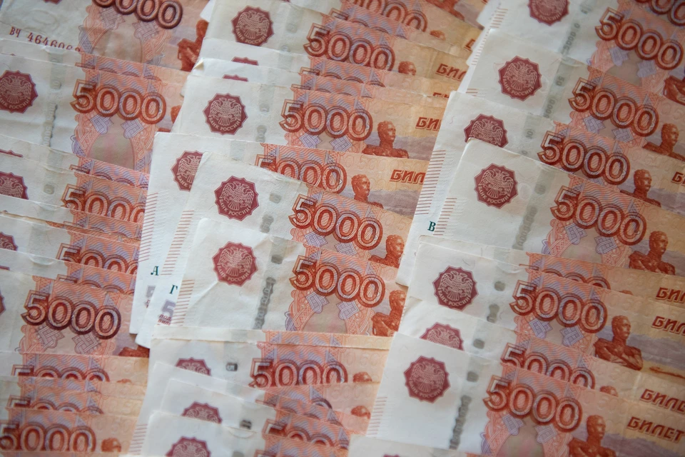 Банк потребовал у мужчины вернуть 250 тыс. рублей