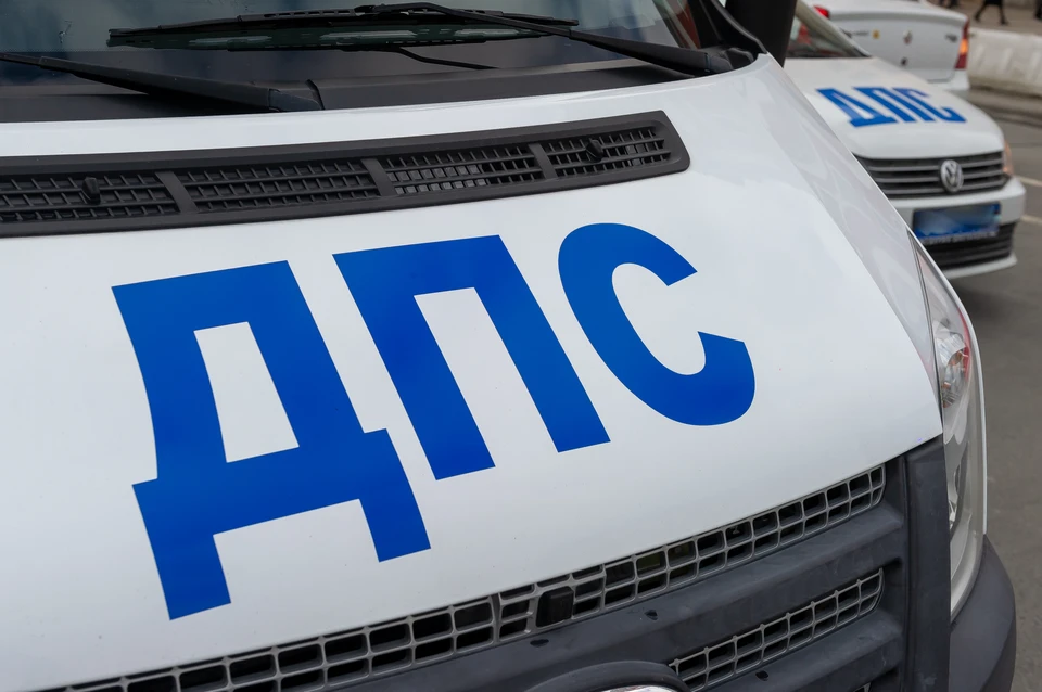 Школьник на мопеде врезался в машину в Ленобласти