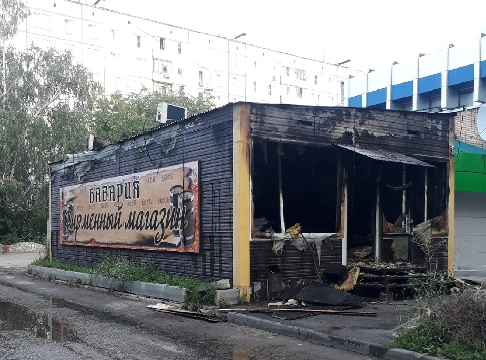 Разрушенный магазин. Пожар в Тольятти. Пивная Бавария Тольятти. Пожар в торговом павильоне.