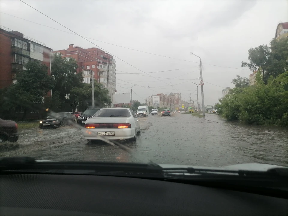 Омск осадки на сегодня. Осадки Омск. Гроза в Омске. В Белгороде выпал дождь.