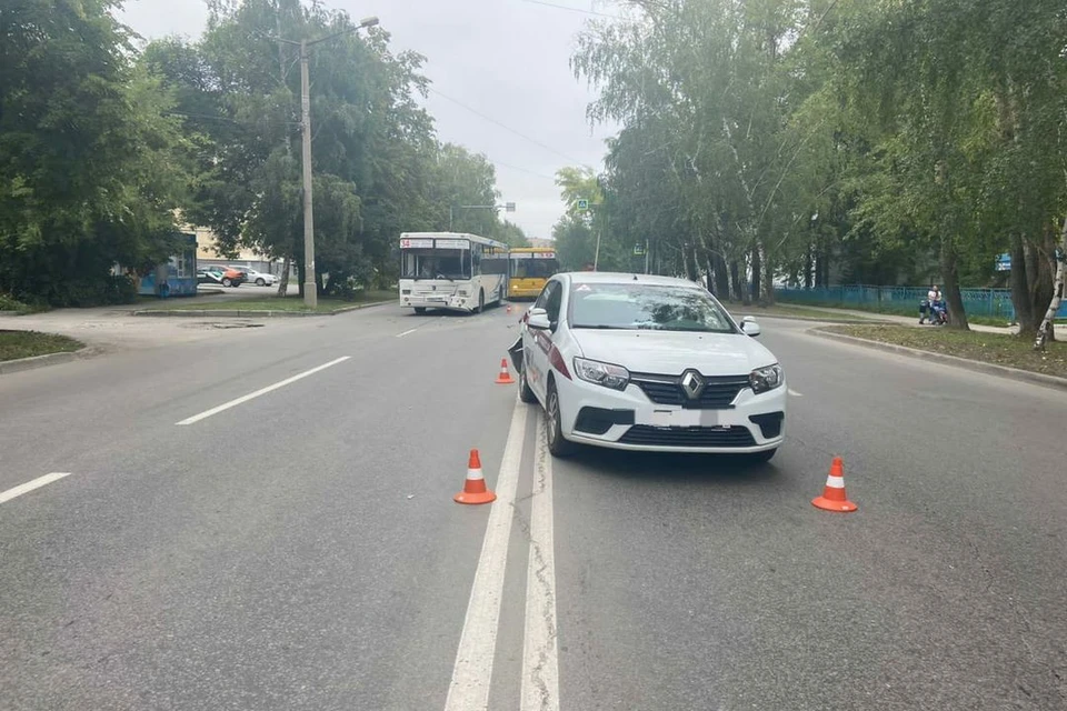 В Новосибирске автобус столкнулся с учебным автомобилем. Фото: Госавтонспекция по Новосибирску