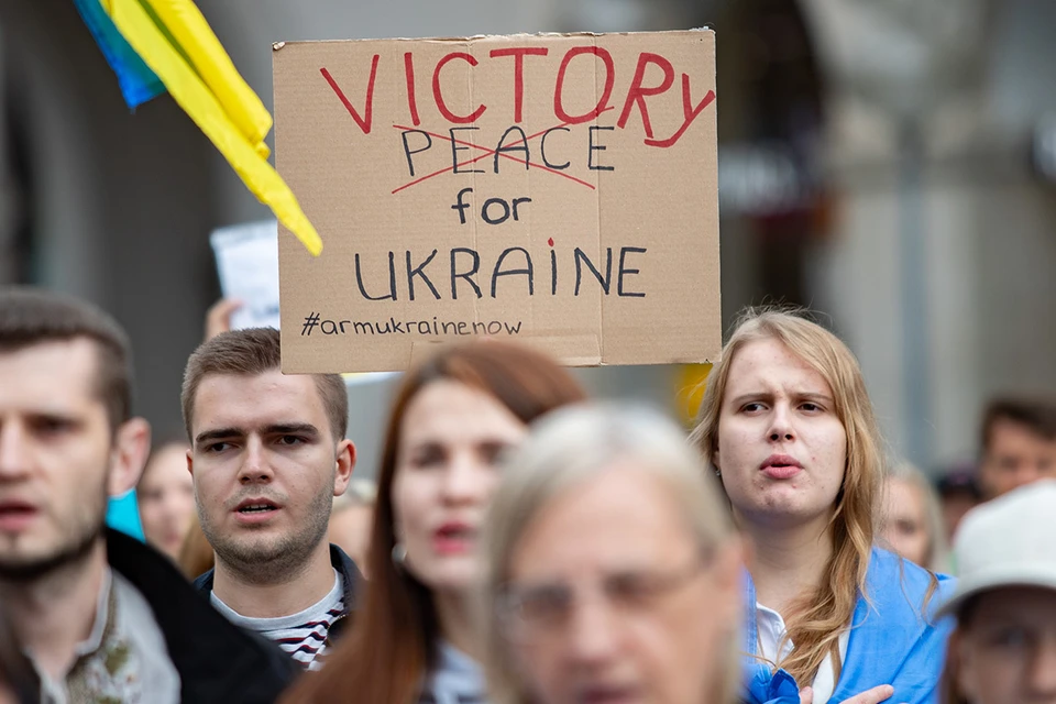 Собравшиеся на проукраинском митинге в Мюнхене требуют для Незалежной не мира, но победы.