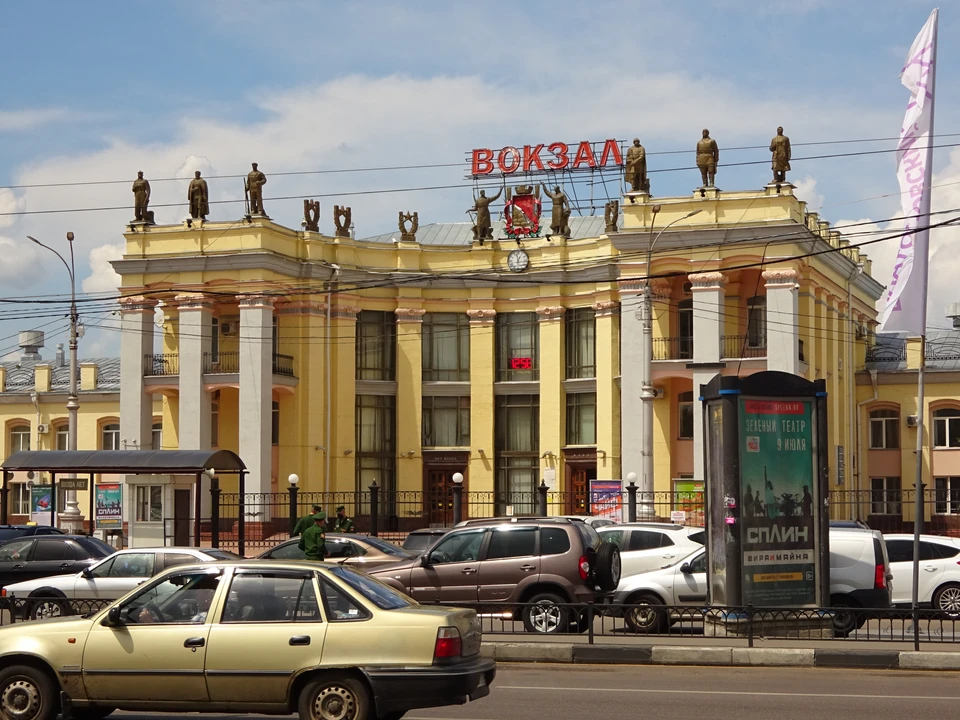 Экс-начальник ЮВЖД небескорыстно заставлял подчиненных бесплатно делать уборку вокзалов.