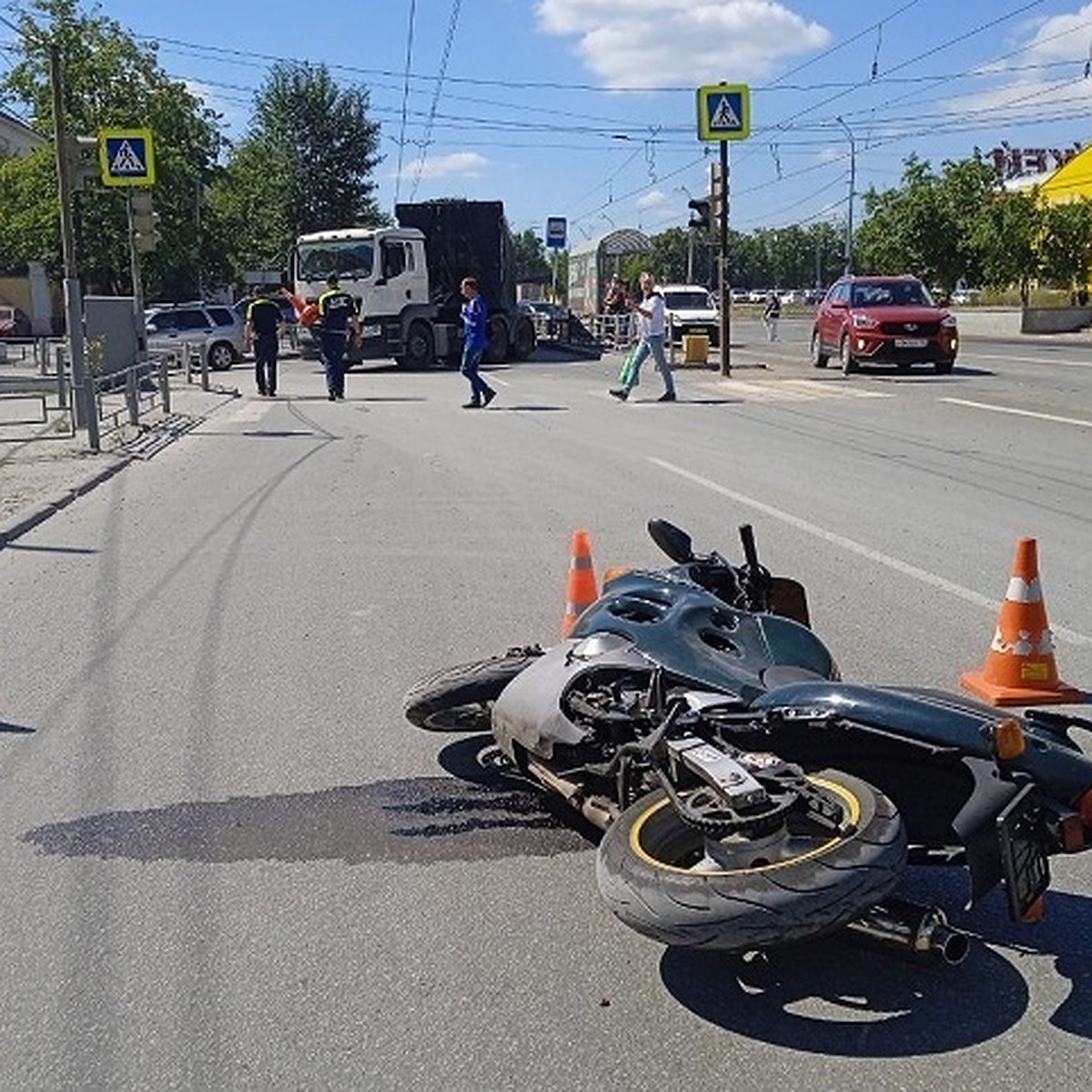 В Екатеринбурге фура насмерть сбила мотоциклиста - KP.RU