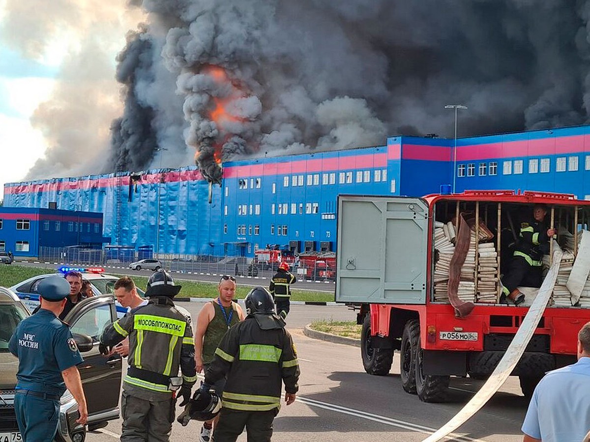 Думали опять ложная тревога, а потом люди начали задыхаться»: сотрудник  сгоревшего склада Ozon рассказал, как начался пожар - KP.RU