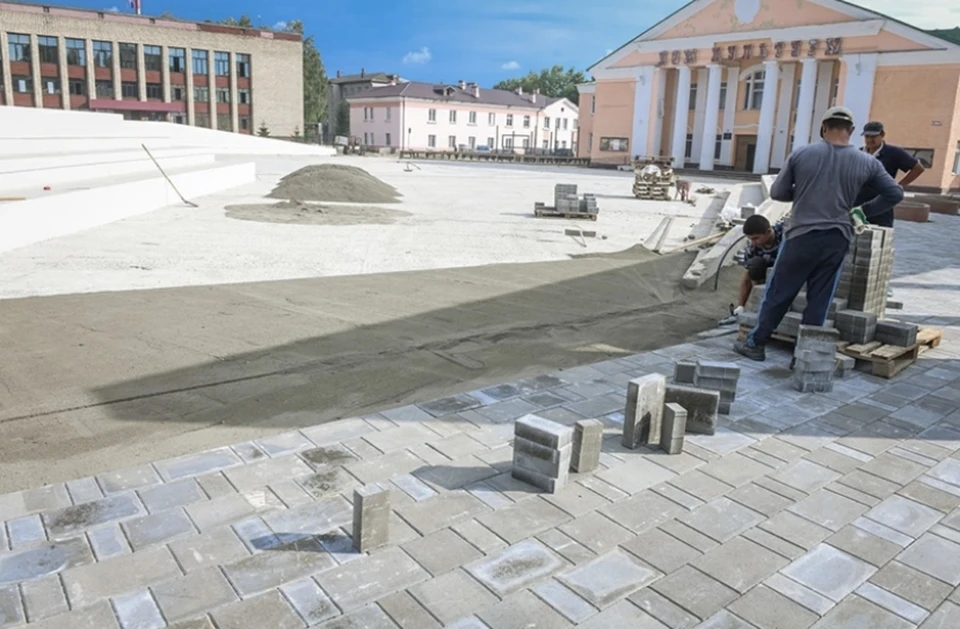 Реконструкцию исторического центра Рославля планируют закончить ко Дню города. Фото: страница губернатора Алексея Островского в соцсетях.