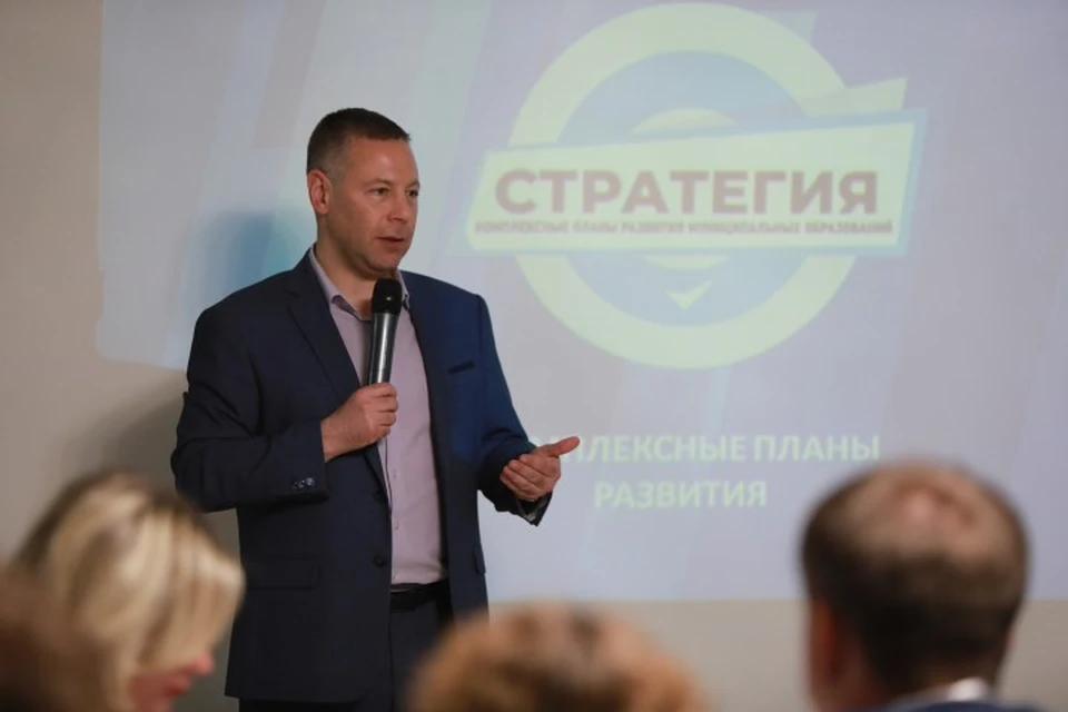 Глава региона Михаил Евраев: - Задача сделать так, чтобы никто из ребят не учился во вторую смену.