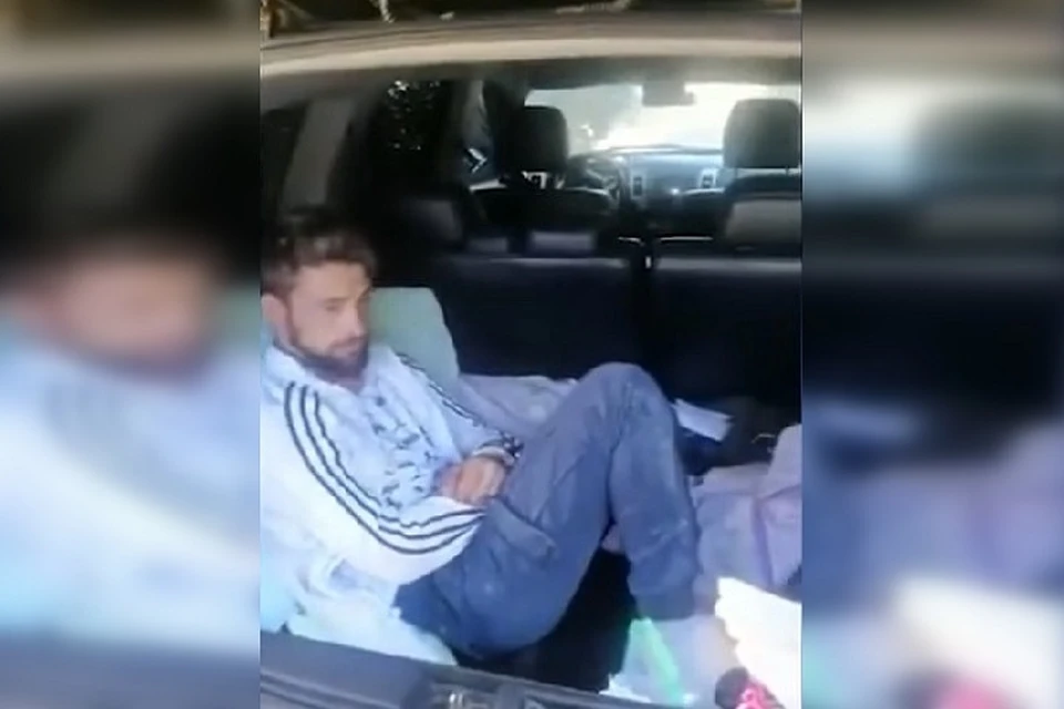 Мужчина забрался в чужой багажник, чтобы поспать. Скрин из видео: Крым без цензуры/Tg