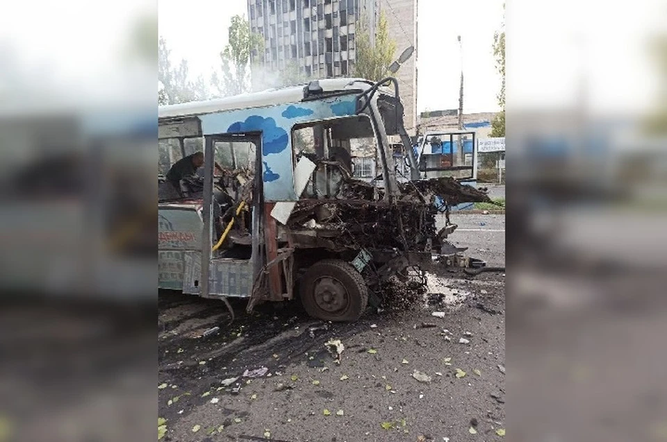 Украинский снаряд попал в автобус №19. Фото: t.me/donetsk