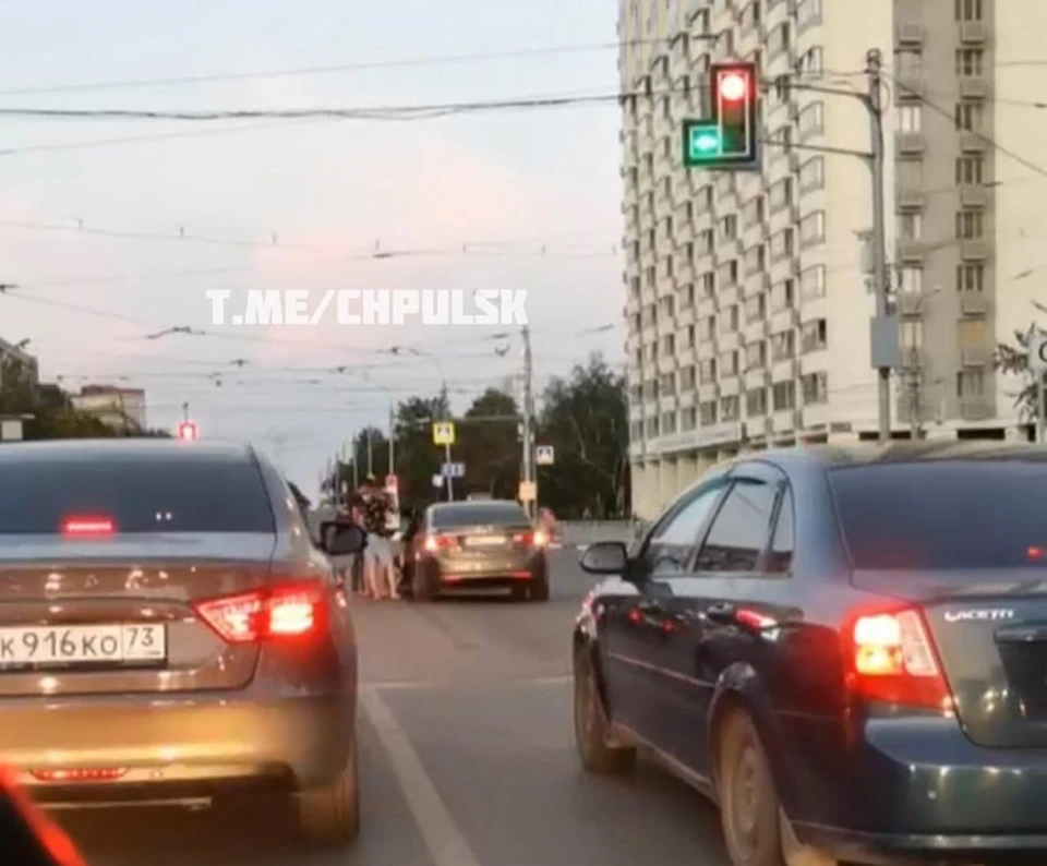В Ульяновске на Минаева у автомобиля на ходу отвалилось колесо