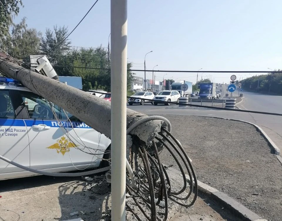 Автомобиль получил заметные повреждения. Фото: ГУ МВД по Самарской области