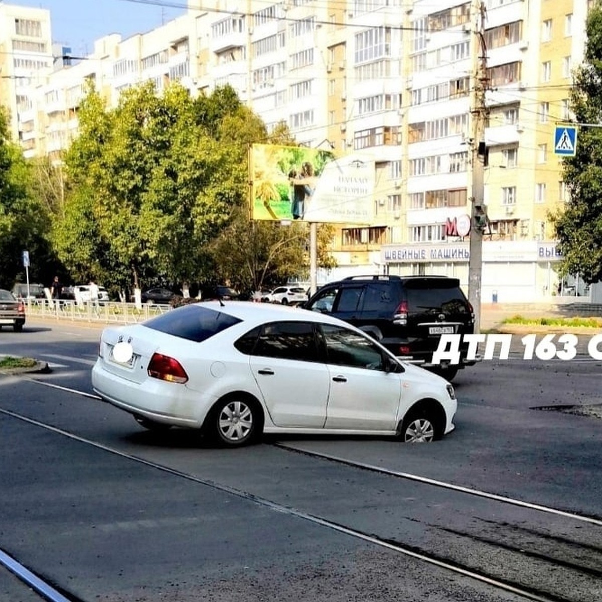 В Самаре под машиной провалился асфальт на пересечении улиц Ленина и  Первомайской - KP.RU