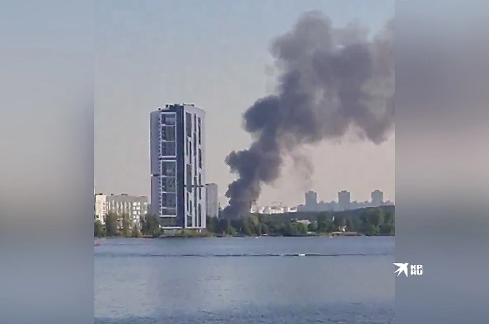 Дым видно даже с Сортировки. Фото: читатель "КП"