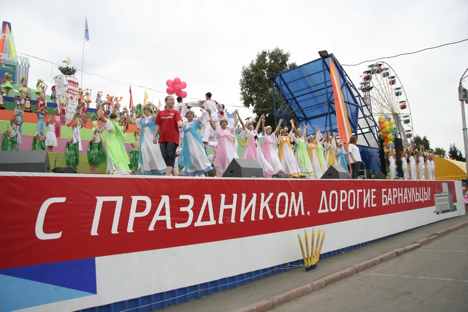 Особое внимание уделят оформлению въездов в Барнаул, основных улиц, главных праздничных площадок