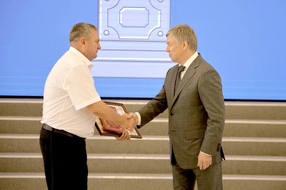 Алексей Русских наградил ульяновцев, которые оказали помощь ЛДНР
