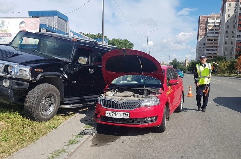 Skoda Rapid не предоставила преимущество в движении внедорожнику. Фото: ГИБДД по Екатеринбургу