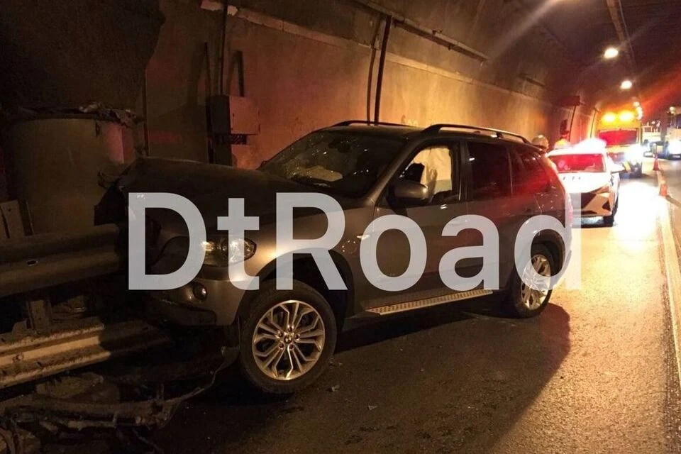 В Лефортовском тоннеле водитель автомобиля врезался в 20-й выход тоннеля в правом ряду