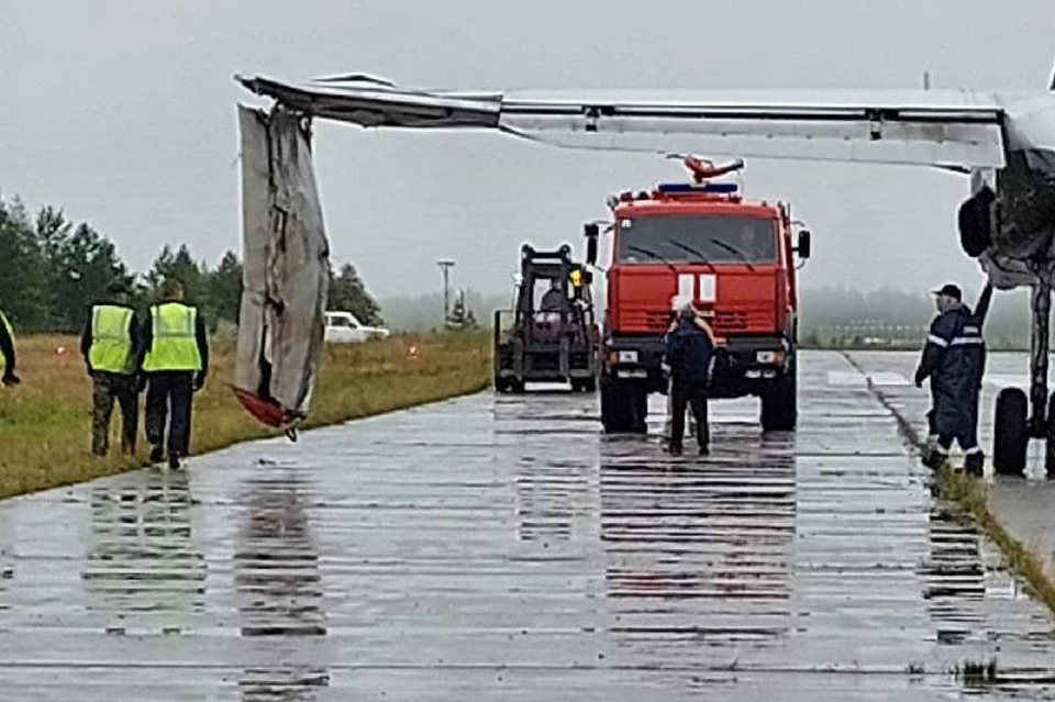 АН-24 совершил аварийную посадку в Усть-Куте из-за поврежденного крыла. Фото: Восточного МСУТ СК России