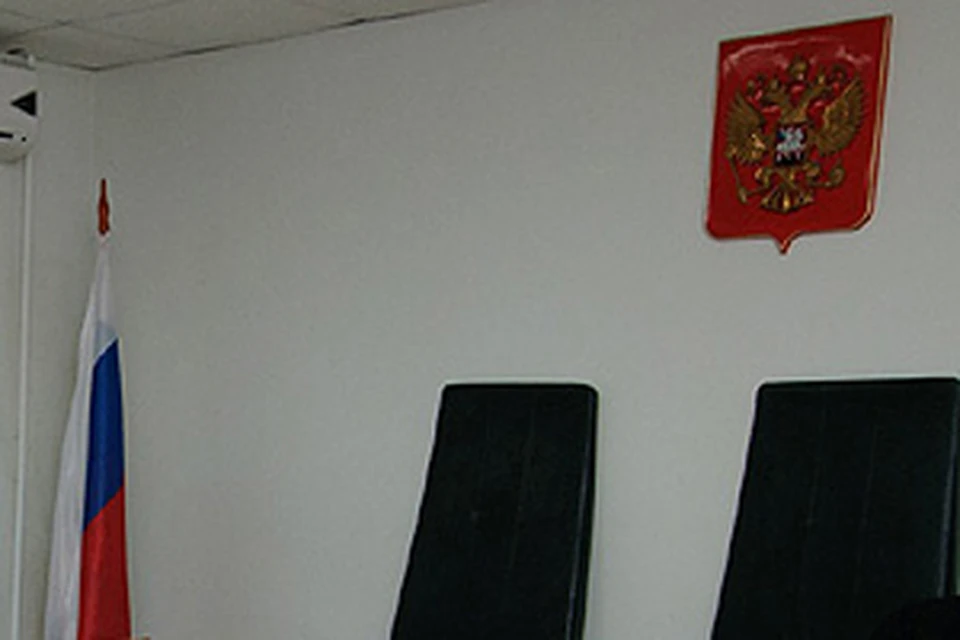 Все это судья проделывала, используя свое служебное положение.