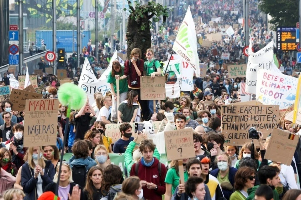 Эко-активисты регулярно проводят митинги в поддержку борьбы с глобальным потеплением, но ученые призывают прекратить панику