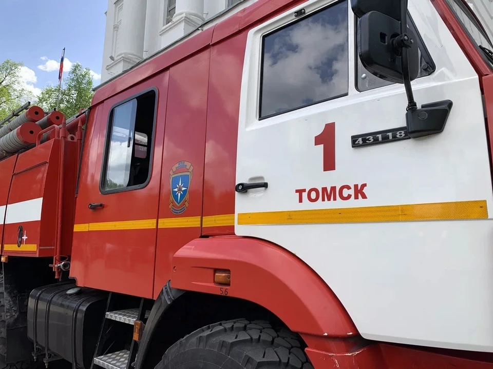 По предварительной информации, пожар произошел из-за неисправности отопительной печи.
