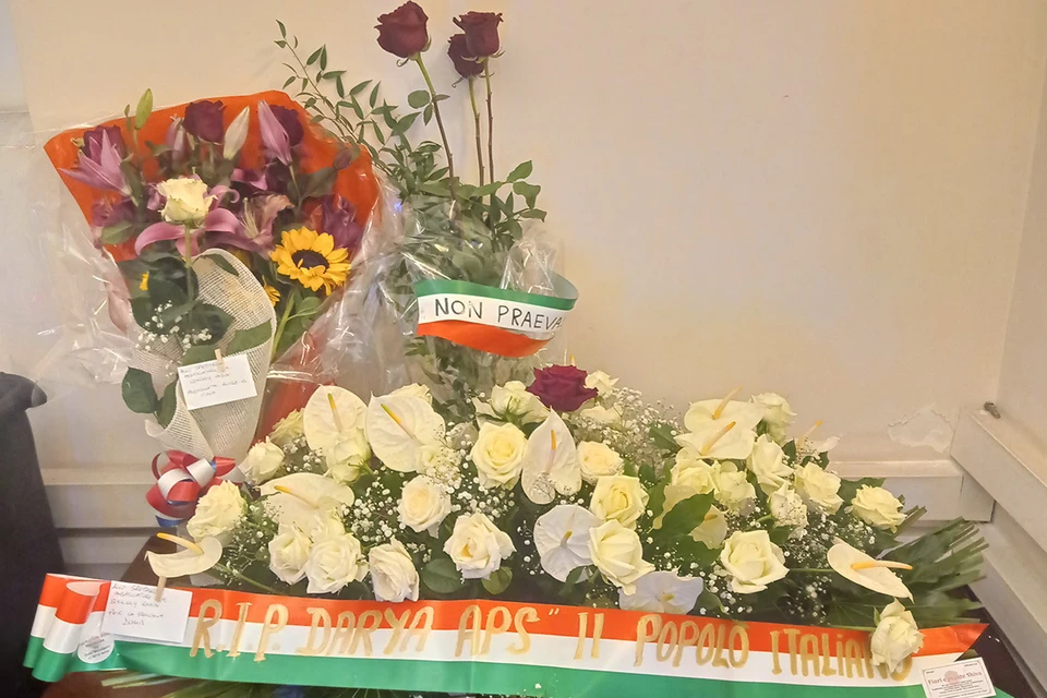 Цветы в память о Дарье Дугиной.