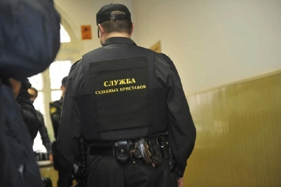 В Новосибирске в квартире 67-летней пенсионерки провалился пол.