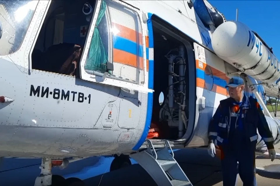 Вертолет МЧС вылетел из Хабаровска на помощь людям на борту унесенных судов Фото: скриншот из видео