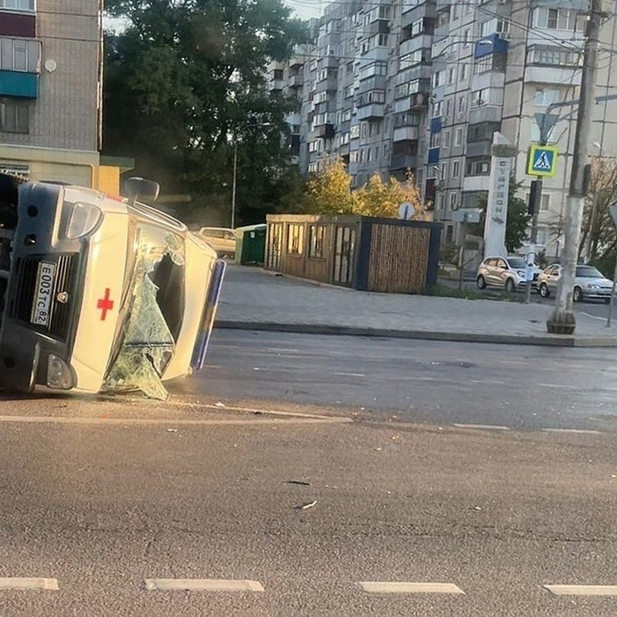 Авария на улице Гагарина в Липецке, где перевернулась скорая помощь: ДТП с  Нивой - KP.RU