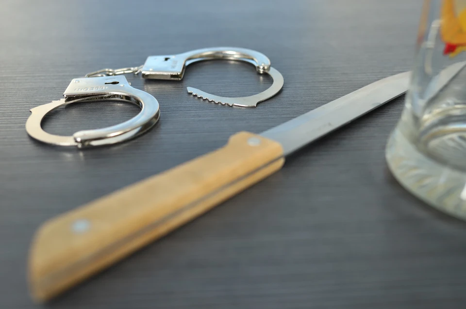 Мужчина и женщина не пострадали и успешно покинули квартиру, после чего обратились в полицию
