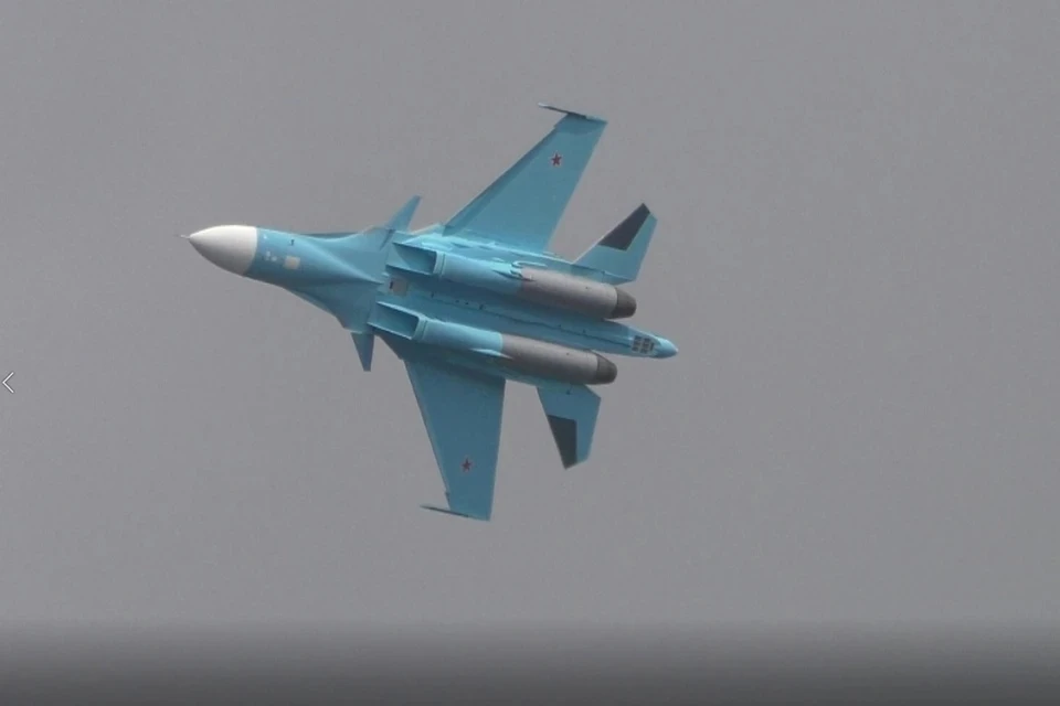 Сибиряки заметили Су-34 в небе.