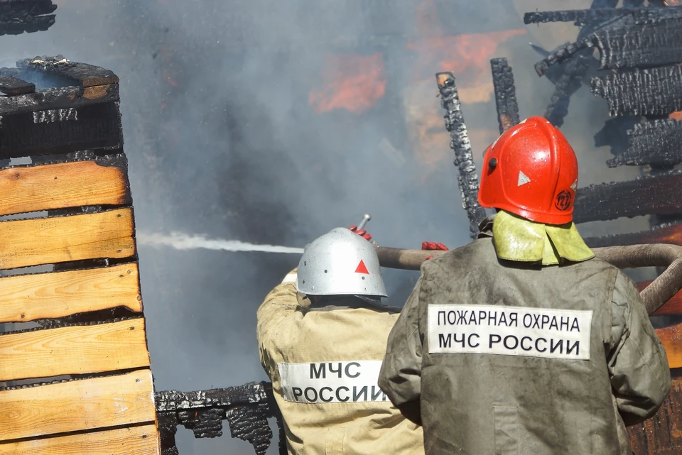 Огонь повредил кровлю, перекрытие и домашнее имущество