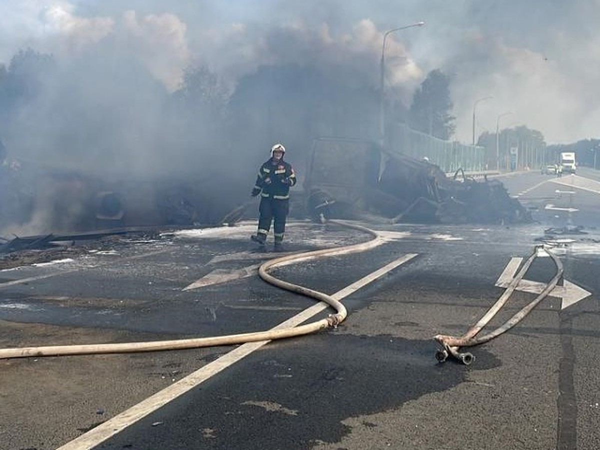 Обнаружено тело четвертого погибшего в аварии «скорой» и бензовоза в  Ярославском районе - KP.RU