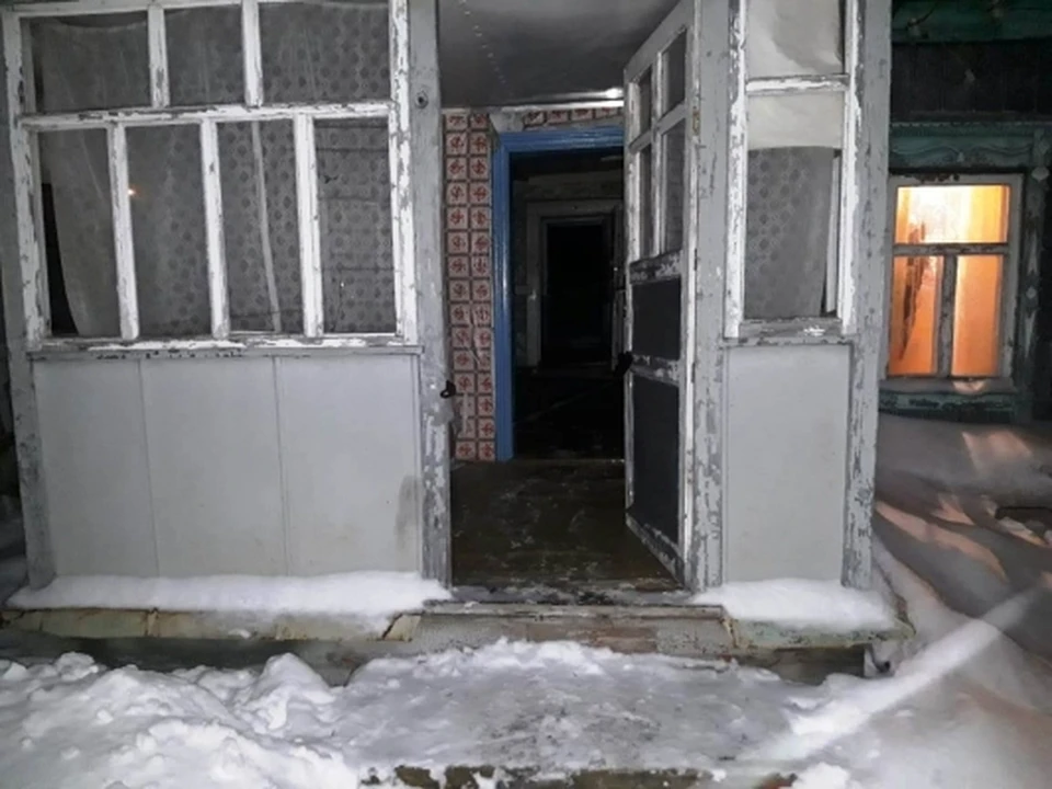Мужчина бил знакомую ножом и металлическим прутом