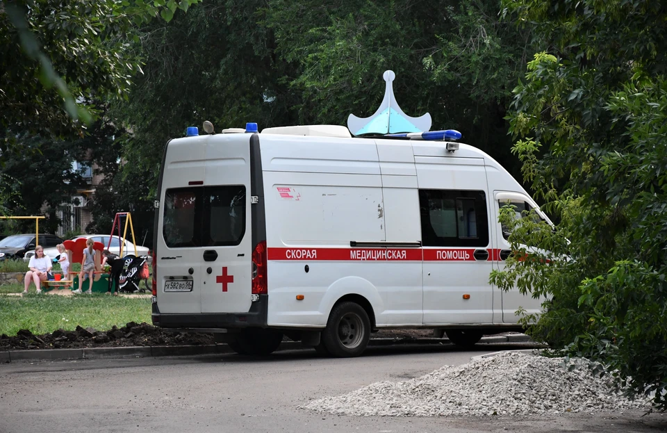 Мужчину, упавшего на скользком полу пришлось госпитализировать