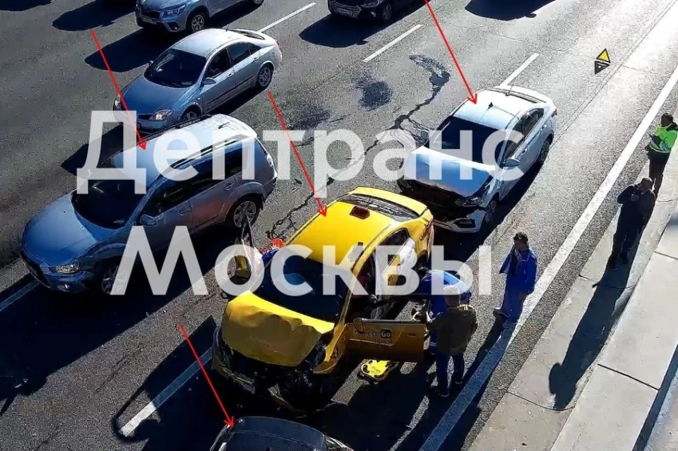 В аварию попали пять легковых автомобилей