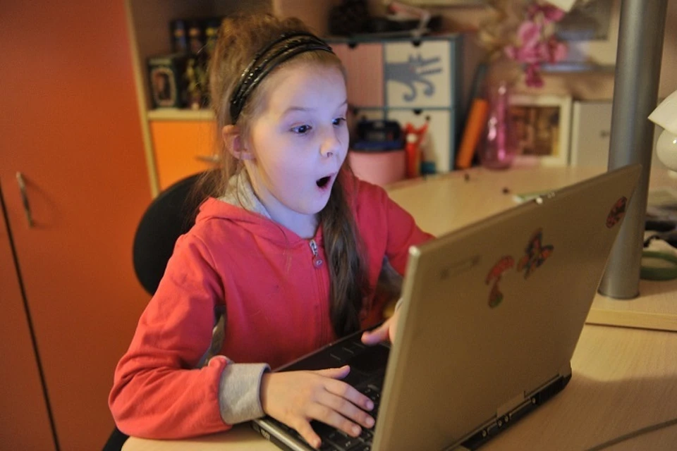 Более 30 тысяч родителей уже выбрали для своих детей IT-школу Hello World, которая учит ребят создавать игры, а не просто играть