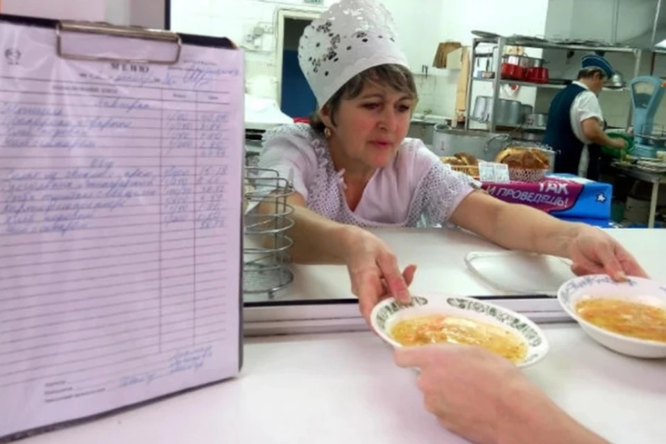 Школьные обеды в Сибири за год подорожали на 20 - 30%.