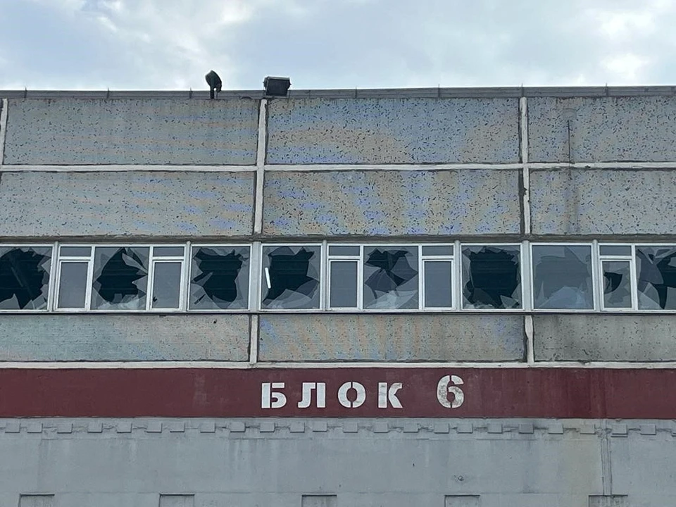 Разбитые стекла Шестого энергоблока Запорожской АЭС.